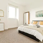Modern Central Apartment
